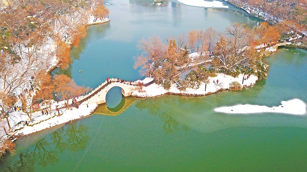 左2大图=1月28日下午，雪后初晴，包河公园银装素裹分外美丽，游人如织.JPG